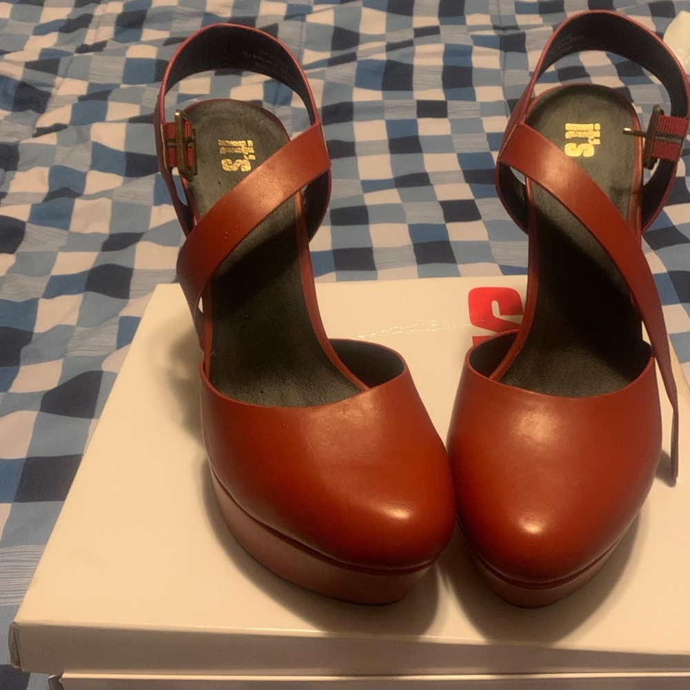Stylish burgundy Platform Heels